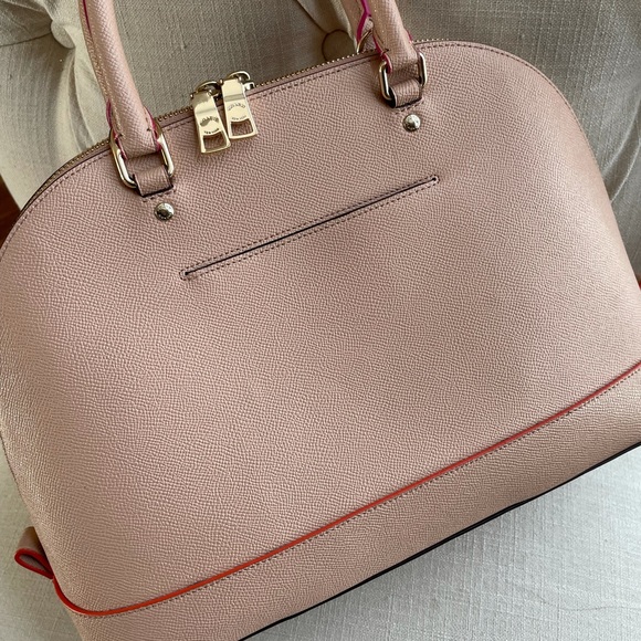 Classy COACH Crossbody Satchel Bag - Picture 11 of 16